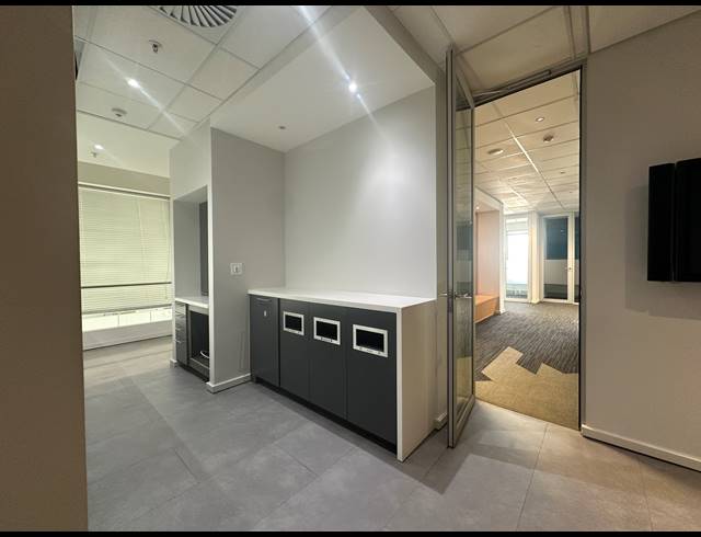 597M² OFFICE TO LET IN SANDTON CENTRAL